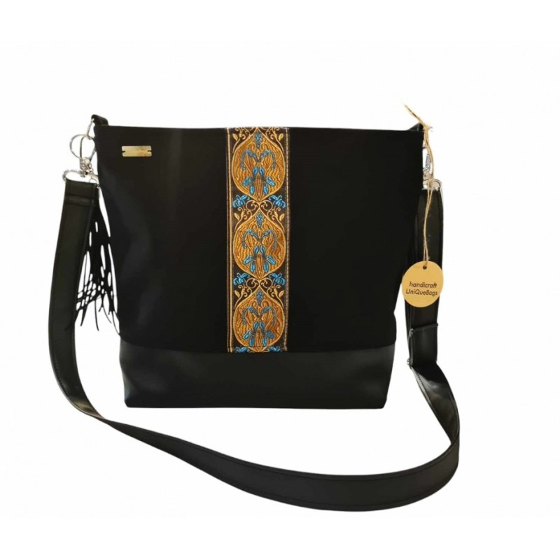 Czarna wegańska torebka listonoszka w stylu  średniowiecznym/ renesansowym