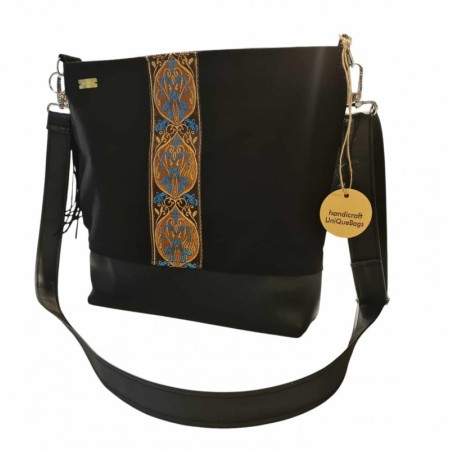 Czarna wegańska torebka listonoszka w stylu  średniowiecznym/ renesansowym