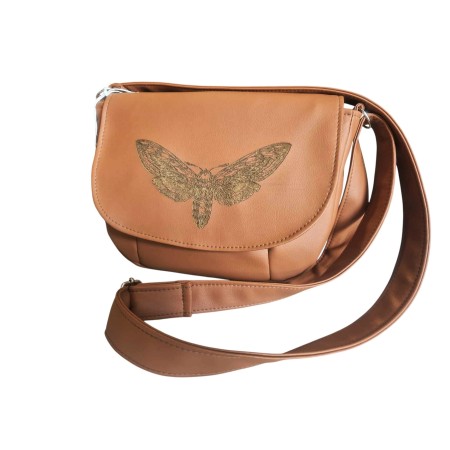 Niewielka torebka w rockowym stylu z ćmą