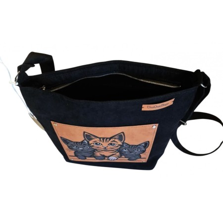 Torebka w urocze, grawerowane na skórze kotki