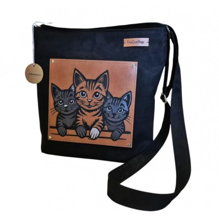 Torebka w urocze, grawerowane na skórze kotki