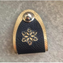 Podwójna metka z nitem gwiazdka