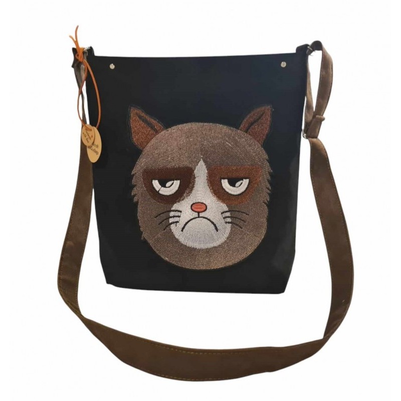Torebka w urocze, grawerowane na skórze kotki